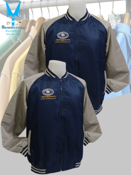 ขอบพระคุณบริษัท คลังรัฐภูมิ 2009 จำกัด  แจ็คเก็ตทรงเบสบอล ผ้าไมโครพีช  เส้นด้ายโพลีเอสเตอร์ (Polyester) เนื้อผ้ามี 2 ด้าน (ด้านขนและด้านซาติน) มีความเงาลื่น เนื้อนุ่มเบาสัมผัสสบายไม่ยับง่าย  มีซับในทั้งตัวไม่ระคายเคือง มีกระเป๋าข้าง ซ้าย-ขวา พร้อมบริการปั