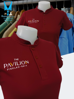 ขอบพระคุณ The Pavilionเสื้อโปโลคอจีนพร้อมรับปักโลโก้และชื่อ Plus ความนุ่ม เพิ่มความสบาย  ผ้า Micro Plus + (ไมโคร พลัส) เส้นใยเล็ก ละเอียดเรียงตัวสวย ด้วยโพลีเอสเตอร์ผสมไมโครไฟเบอร์ เกรด A ทำให้ผ้านุ่ม เนียน ละเอียด คงทน ใส่เย็นสบาย ระบายอากาศได้ดี พร้อมโค