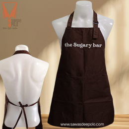 ผ้ากันเปื้อนพร้อมปักโลโก้ ผลิตจากผ้าคอมทวิว เนื้อหนาพอดี ไม่ร้อนไม่อบ มีหลายสีให้เลือก สายคล้องคอและสายผูกเอวสามารถปรับขนาดได้ทำให้ไม่มีปัญหาเรื่องไซส์ ความยาวพอเหมาะปกปิดได้พอดีไม่รุ่มร่าม ผ้ากันเปื้อนปักโลโก้ เพิ่มความเป็นมืออาชีพให้กับร้านค้า งานบริการ