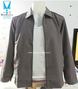 เสื้อแจ็คเก็ตคอปกทรงคลาสสิค เนื้อผ้าไมโครพีช เนื้อนุ่มเบาสัมผัสสบายไม่ยับง่าย ไม่ระคายเคือง มีกระเป๋าข้างซ้าย-ขวา ใส่กันแดดกันลม บริการปักเสื้อ พร้อมออกแบบ ไม่มีขั้นต่ำ สนใจสอบถามเพิ่มเติม  https://line.me/ti/p/VJeTnWFnQS  www.sawasdeepolo.com ️ 084225405