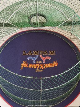 ซุ้ม เพชรรวมแข้ง Farm  พรมรองสุ่มไก่ เย็บขอบ หนา 3-4 มิล  มุ้งไก่ชน ตัดเย็บด้วยผ้าสีเดียวทั้งหลัง เย็บผ้าทับหูแขวนไม่หลุดง่ายl เย็บเก็บชายมุ้ง  มีบริการปักชื่อ และโลโก้  สนใจสอบถามเพิ่มเติม  https://line.me/ti/p/VJeTnWFnQS  www.sawasdeepolo.com ️ 08422540