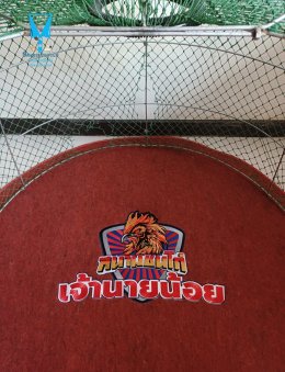 ขอบพระคุณ สนามชนไก่เจ้านายน้อย  พรมรองสุ่มไก่ เย็บขอบ หนา 3.5-4 มิล  มุ้งไก่ชน ตัดเย็บด้วยผ้าสีเดียวทั้งหลัง เย็บผ้าทับหูแขวนไม่หลุดง่ายl เย็บเก็บชายมุ้ง  มีบริการปักชื่อ และโลโก้  สนใจสอบถามเพิ่มเติม  https://line.me/ti/p/VJeTnWFnQS  www.sawasdeepolo.com