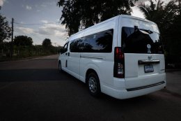 เช่ารถตู้ VIP อุบลราชธานี พร้อมคนขับ รถใหม่ นั่งสบาย 