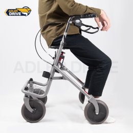 Rollator คืออะไร? ทำไมผู้สูงอายุถึงควรใช้อุปกรณ์ช่วยพยุงเดินที่มั่นคงกว่าไม้เท้า