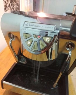 บริการเข้าตรวจเช็คเครื่องชงกาแฟ Nuova Simonelli Oscar II  โดยทีมช่างศูนย์บริการชลบุรี