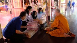 Thai Toshiba Lighting Co., Ltd. donated lamps and drinking water to flood-affected temples.