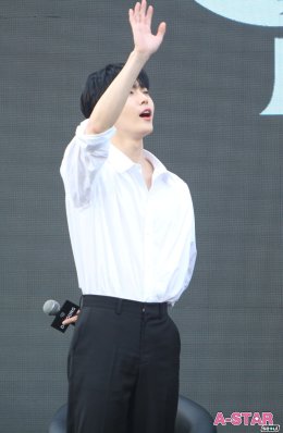 ‘NCT DOJAEJUNG’ ปรุง Perfume โปรยเสน่ห์ ใส่ชีจือนีไทย อ้อนอยากเคียงข้างทุกคนไปนานๆ เหมือนกลิ่นน้ำหอม ในงาน 'PERFUME' ALBUM SIGN