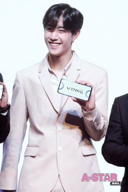 'แบมแบม' ชวน 'มาร์ค' พี่ชายสุดซี้แห่ง GOT7 ร่วมเปิดตัว Vivo V17 Pro สมาร์ทโฟนสุดล้ำ พร้อมกล้อง 6 ตัวเพื่อการถ่ายภาพที่ไร้ขีดจำกัด