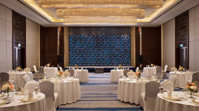 โรงแรมเลือกแบบไหนดี? เจาะลึกความคุ้มค่าระหว่าง จอ LED แบบถอดประกอบ vs จอ LED ติดตั้งถาวร vs Transformer LED 