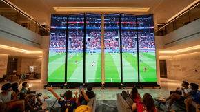 เปลี่ยน Lobby ให้เป็น Fanzone รับบอลโลก 2026! รู้จัก "Transformer Poster LED" จอพับได้ที่รวมร่างเป็นจอยักษ์ได้ในพริบตา 