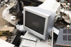 Dispose of old LED screens properly and without causing pollution
