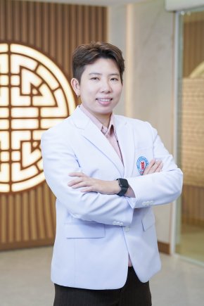 แพทย์จีน สมเกียรติ พัดอินท (หมอจีน หวง จื่อ เวย)