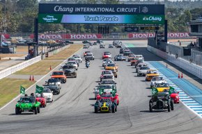 Chang Classic Car Revival 2025 รถคลาสสิค 1,000 คันกระหึ่มสนาม "ชาช่า-เบนซ์ เรซซิ่ง ผลงานเยี่ยม เปิดให้ผู้อพยพ-ประชาชนชมฟรี!