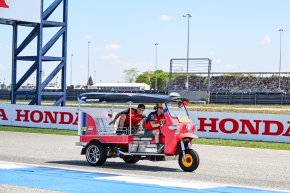 4 นักบิดฮอนด้า ร่วมโมเมนต์สุดฮา ตุ๊กตุ๊ก จีพี ถ่ายทอด ซอฟท์เพาเวอร์ไทย สู่สายตาชาวโลก แฟนชาวไทย อัดแน่นเชียร์กระหึ่ม ฮอนด้า สแตนด์