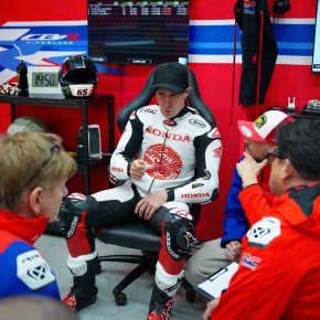 "ฮอนด้า" ชวนแฟนความเร็วชาวไทยเชียร์ "เวิลด์ ซูเปอร์ไบค์ 2026" ส่งนักบิดทดสอบดีกรีแชมป์โลก ควบ Honda CBR1000RR-R สนามแรก