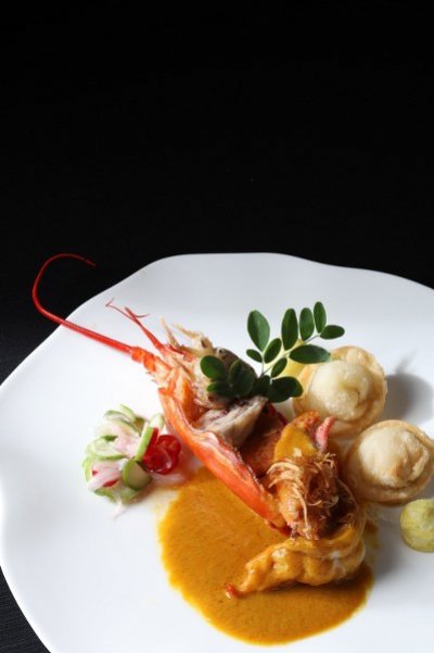 สัมผัสเสน่ห์ของรสชาติอาหารไทยแบบเหนือระดับ พร้อมอิ่มเอมไปกับสุนทรียศาสตร์ตำรับ “Royal Osha”