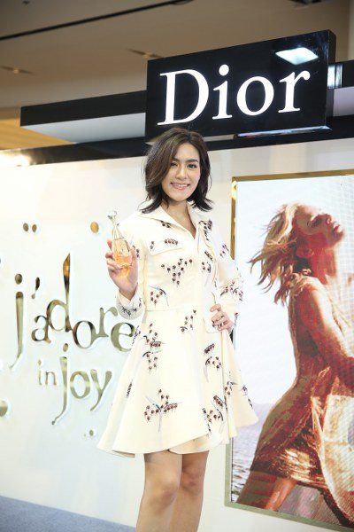 Dior เปิดตัวน้ำหอม J’adore 5 แนวกลิ่นอันหรูหรา เพื่อมนต์เสน่ห์อันดึงดูดที่ผู้หญิงทุกคนคู่ควร