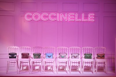 “คิมเบอร์ลี่” แขกคนพิเศษของแบรนด์ “ค็อกชิเนลเล่” (Coccinelle) ร่วมฉลองเปิดร้านคอนเซปต์ใหม่ ที่เซ็นทรัลเวิลด์