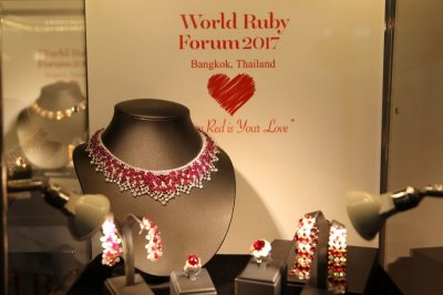 GIT อวดโฉม “ทับทิม” มูลค่ากว่า 5,000 ล้านบาท ผ่านแฟชั่นโชว์สุดตระการตา “World Ruby Forum 2017” 