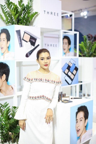 THREE เปิดตัว  ‘อ้อม’ สุนิสา เป็น THREE BRAND FACE คนแรกของไทย พร้อม THREE 2019 BASE MAKEUP