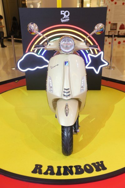 เวสป้า ฉลอง 50 ปี ย้อนรำลึกยุค ‘60s ในงาน Vespa Primavera Wonderland 