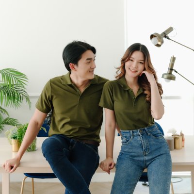 เสื้อโปโล รุ่นมีกระเป๋า สีเขียวทหารบก