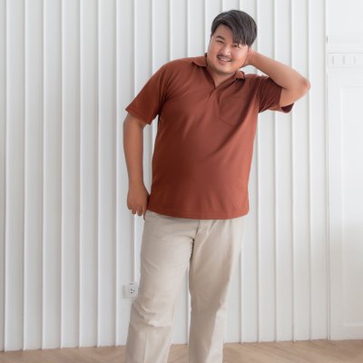 เสื้อโปโล รุ่นมีกระเป๋า สีน้ำตาล