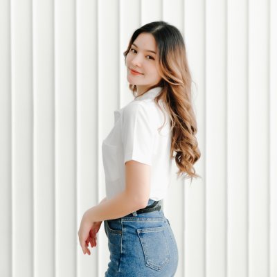 เสื้อโปโล รุ่นมีกระเป๋า สีขาว