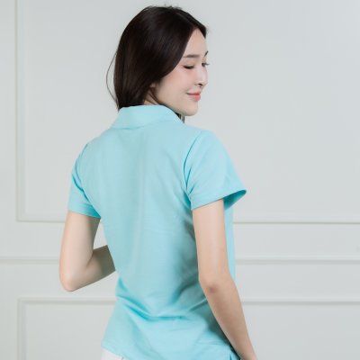 เสื้อโปโลหญิง "ทรงเว้าเอว" สีฟ้าใส