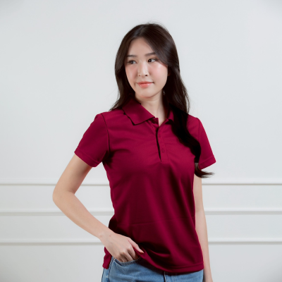 เสื้อโปโลหญิง "ทรงเว้าเอว" สีเลือดหมู