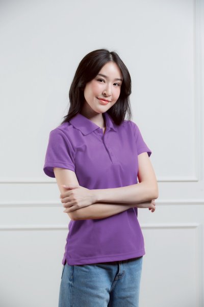 เสื้อโปโลหญิง "ทรงเว้าเอว" สีม่วงองุ่น