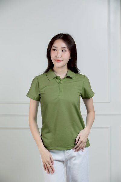 เสื้อโปโลหญิง "ทรงเว้าเอว" สีชาเขียว