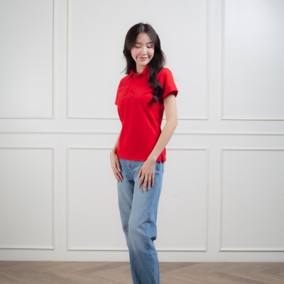 เสื้อโปโลหญิง "ทรงเว้าเอว" สีแดง