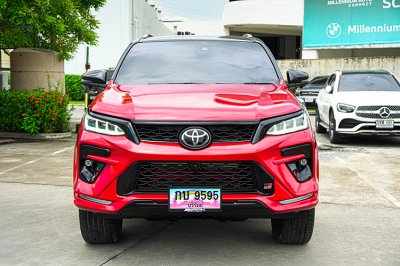 2022 Toyota Fortuner 2.8 GR Sport (Black Top) 4WD SUV