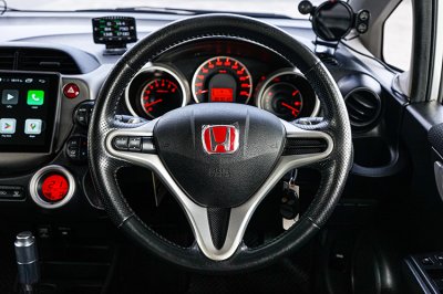 2013 Honda JAZZ 1.5 JP