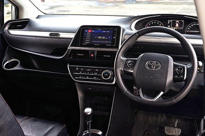 2018 TOYOTA SIENTA 1.5 V