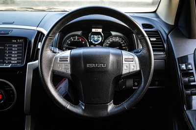 2019 Isuzu MU-X 3.0 The Onyx