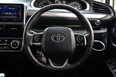 2018 TOYOTA SIENTA 1.5 V