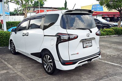 2018 TOYOTA SIENTA 1.5 V