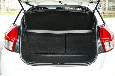 2016 Toyota YARIS 1.2 J Eco Hatchback