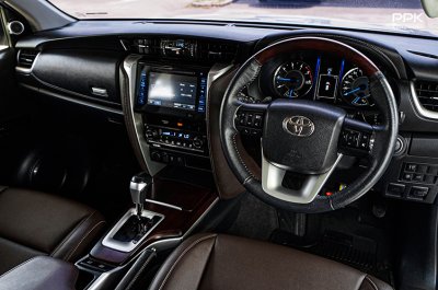 2016 Toyota FORTUNER 2.4 V SUV