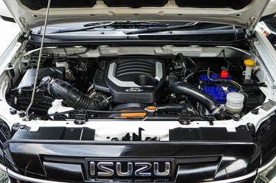 2019 Isuzu D-MAX 1.9 Cab-4  Hi-Lander Stealth Z-Prestige