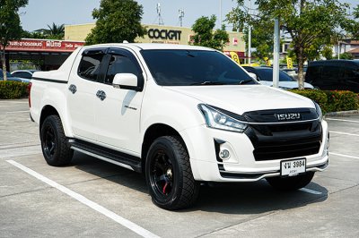 2019 Isuzu D-MAX 1.9 Cab-4  Hi-Lander Stealth Z-Prestige