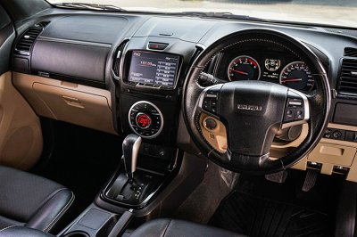 2019 Isuzu D-MAX 1.9 Cab-4  Hi-Lander Stealth Z-Prestige