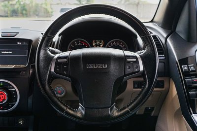 2019 Isuzu D-MAX 1.9 Cab-4  Hi-Lander Stealth Z-Prestige