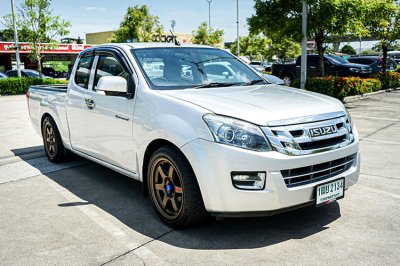 2016 ISUZU D-MAX 2.5 L  SPACECAB