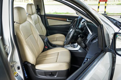 2015 Isuzu MU-X 3.0  DVD SUV
