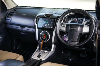 2015 Isuzu MU-X 3.0  DVD SUV