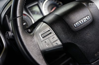 2015 Isuzu MU-X 3.0  DVD SUV