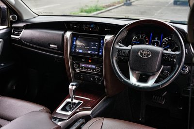 2017 Toyota Fortuner 2.4 V SUV